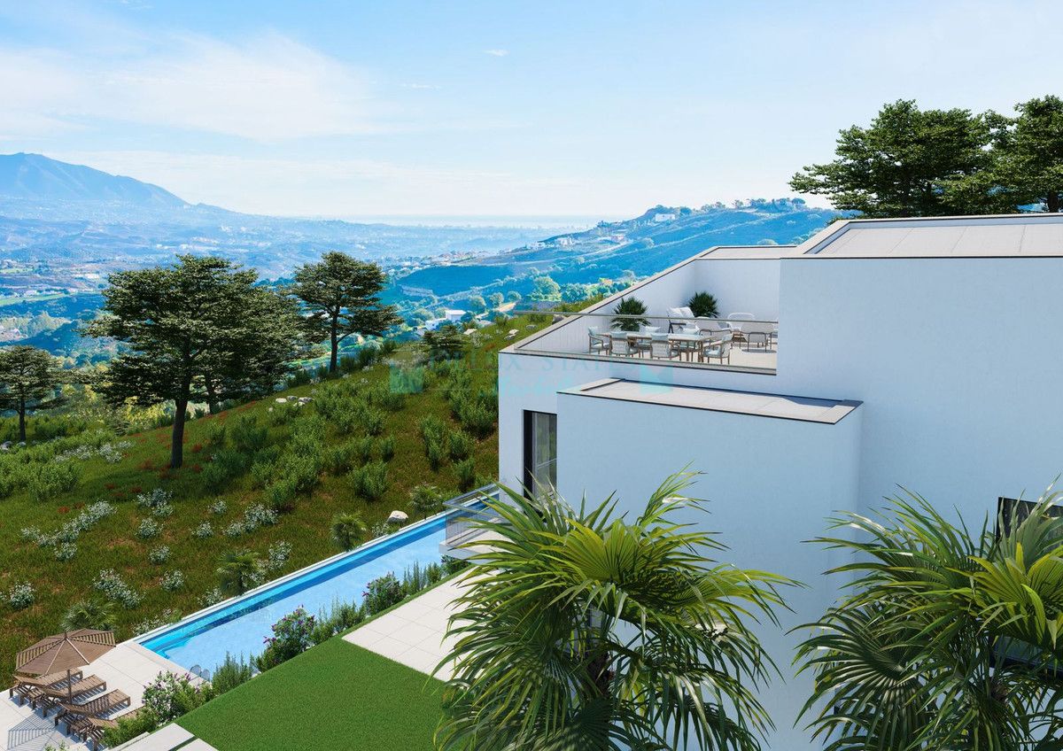 Finca for sale in La Mairena, Marbella East