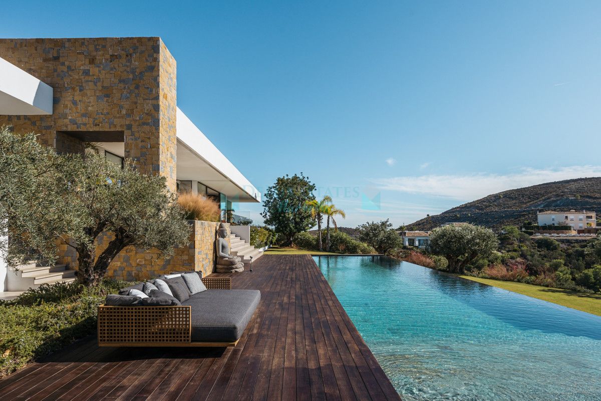 Villa for sale in Benahavis