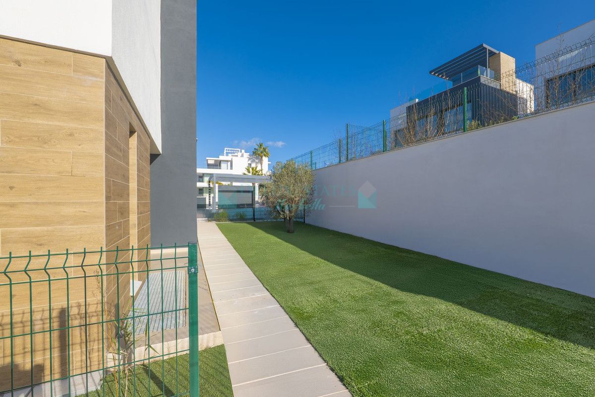 Semi Detached Villa for rent in Estepona