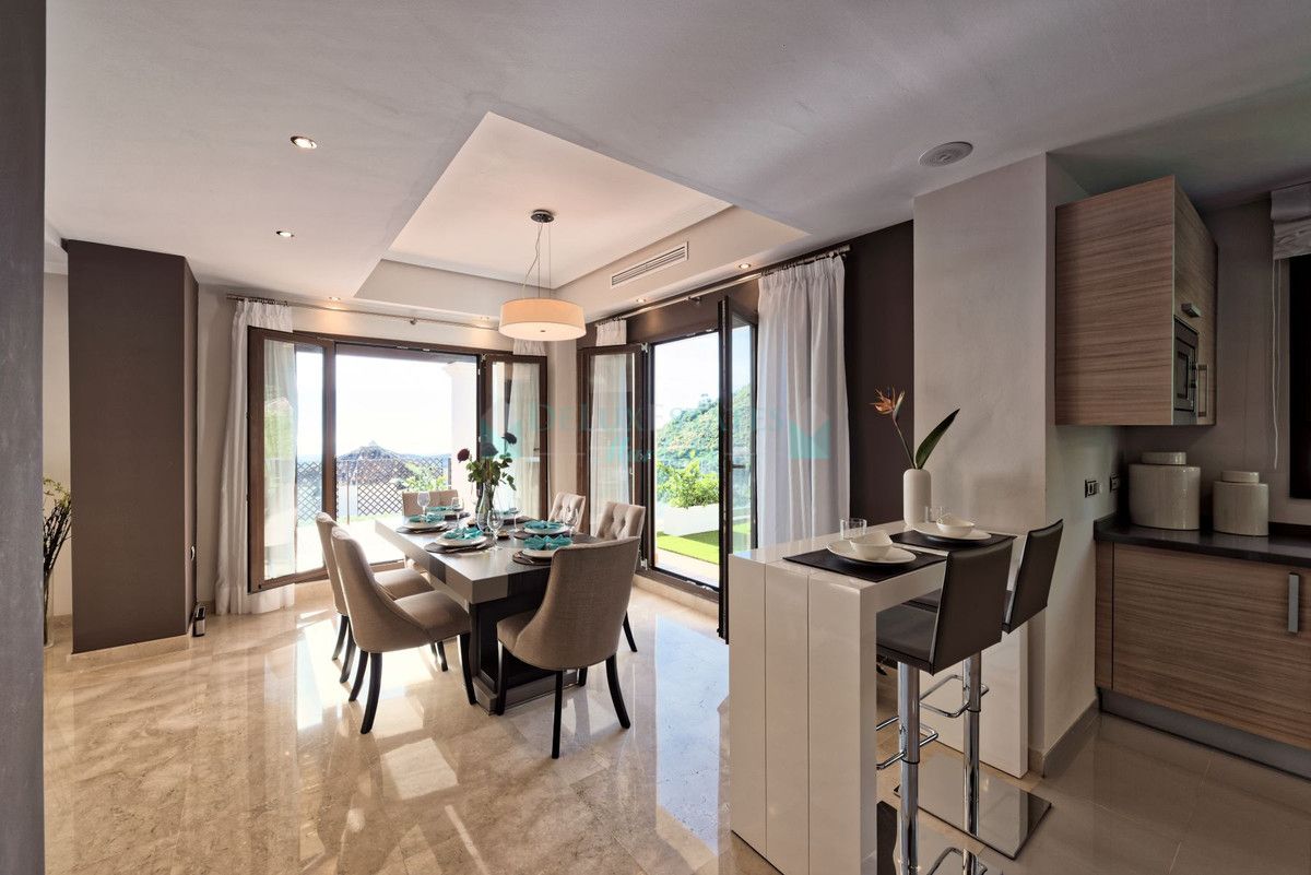 Villa for sale in Benahavis