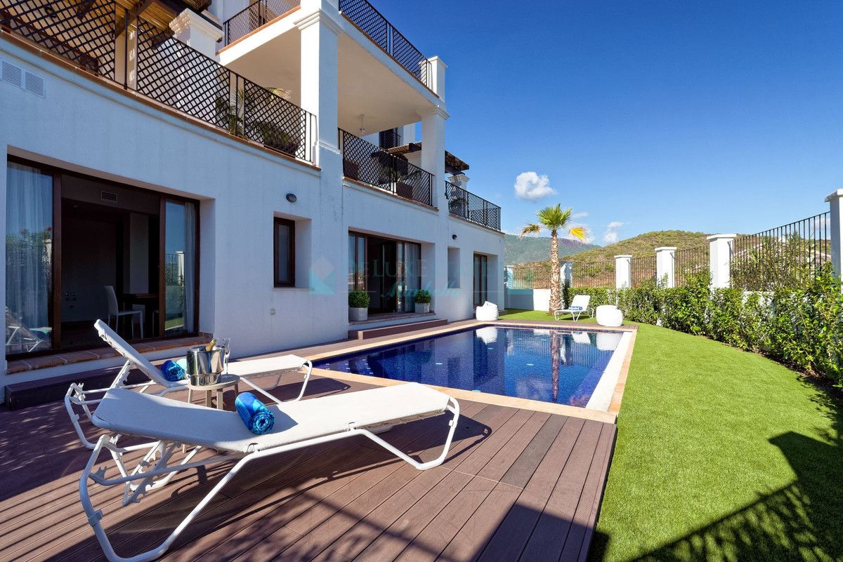 Villa for sale in Benahavis