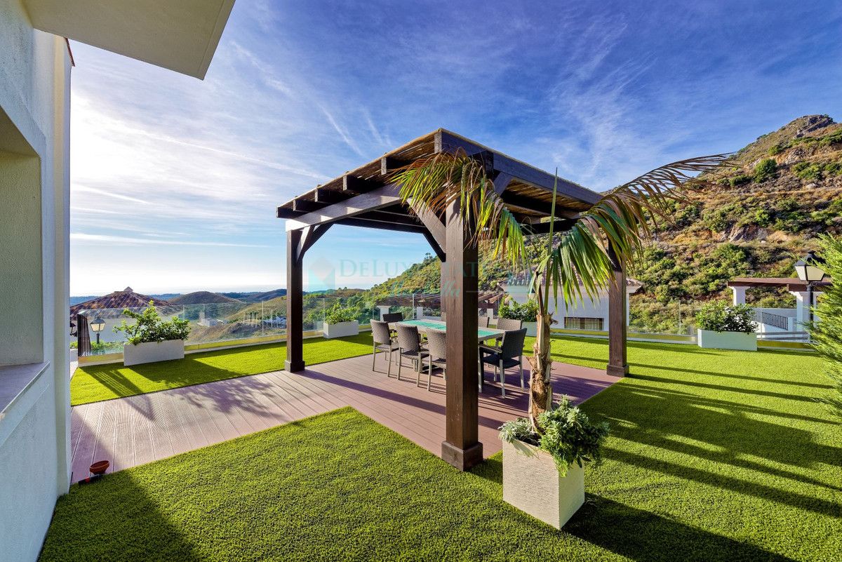 Villa for sale in Benahavis