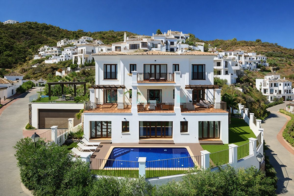 Villa for sale in Benahavis