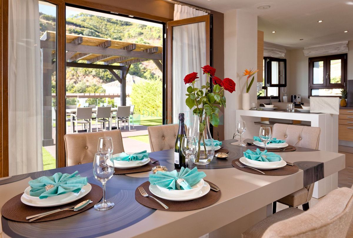 Villa for sale in Benahavis