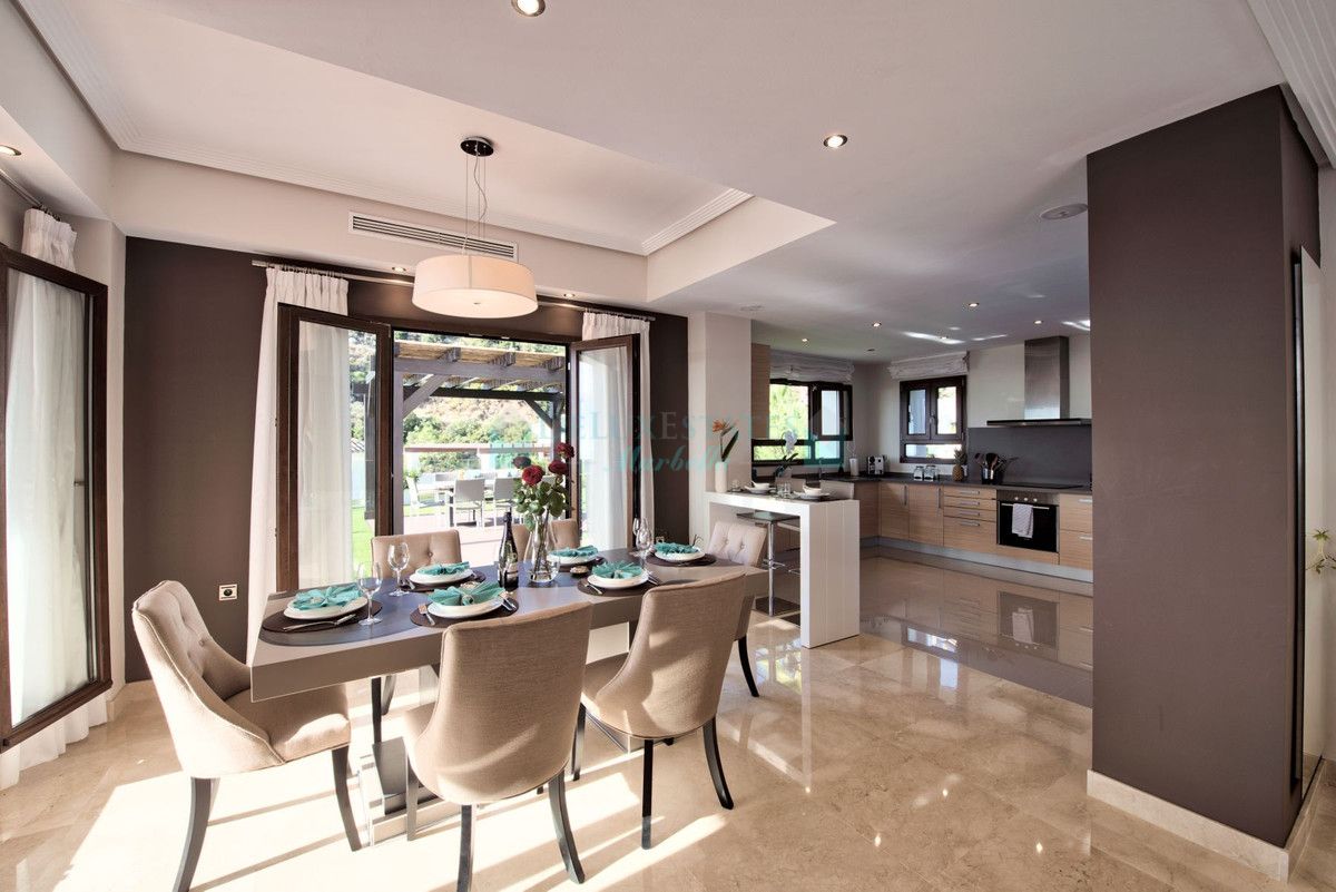 Villa for sale in Benahavis