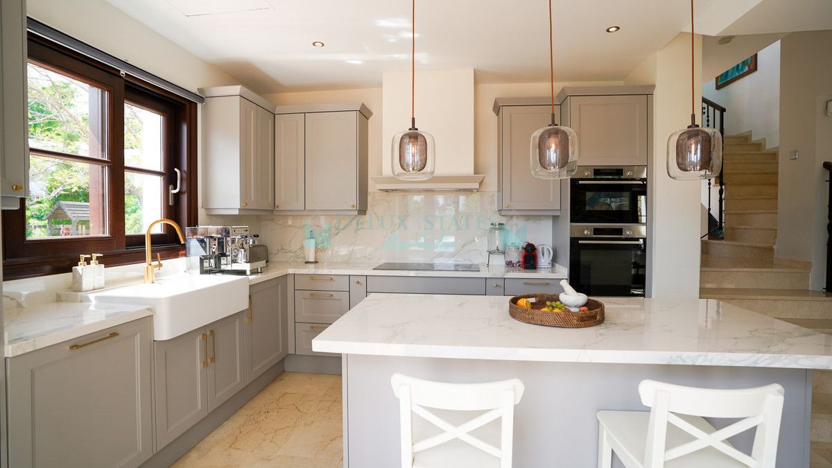 Villa for rent in El Madroñal, Benahavis