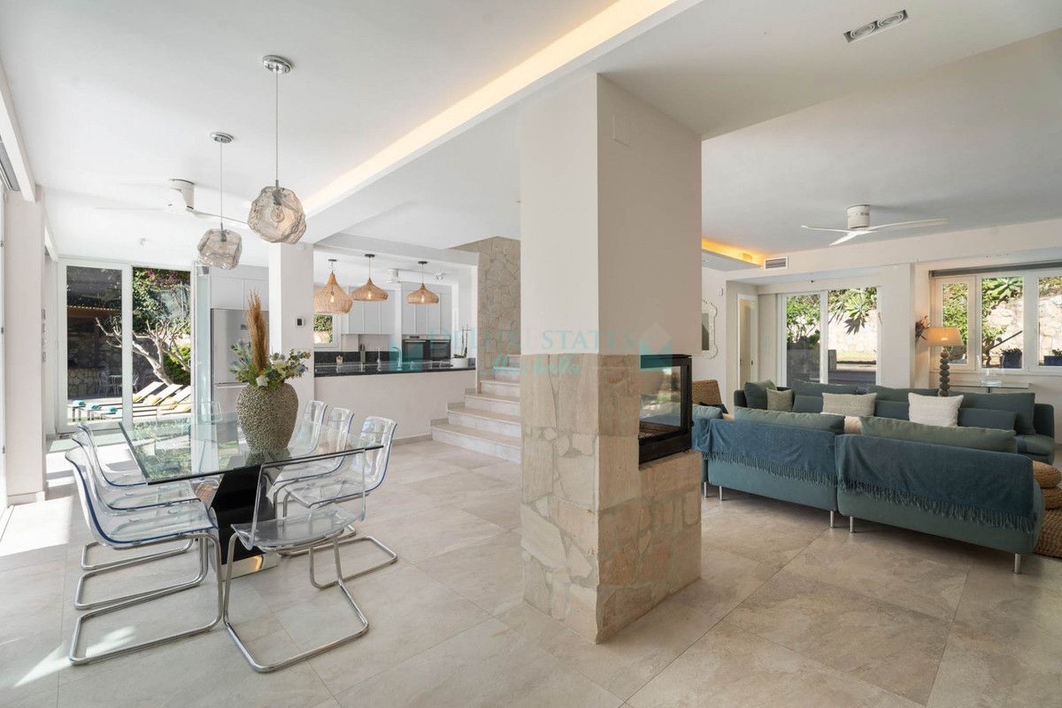 Villa for sale in El Rosario, Marbella East