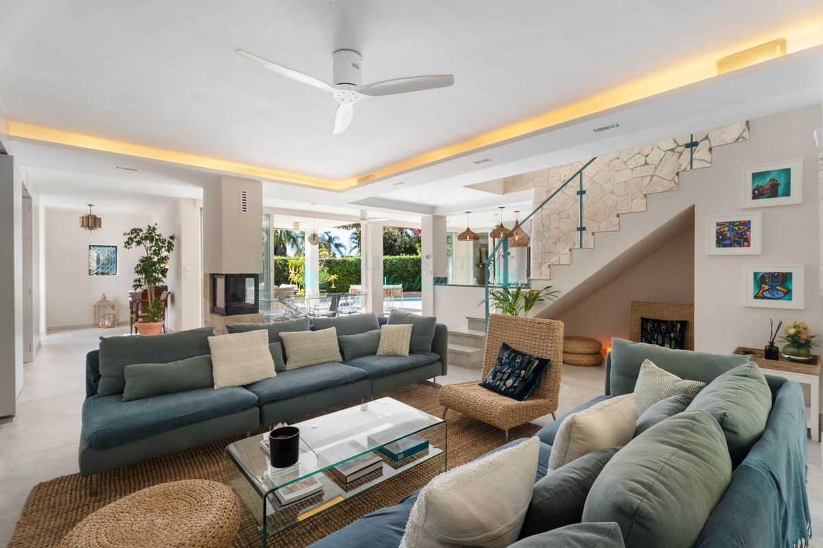 Villa for sale in El Rosario, Marbella East