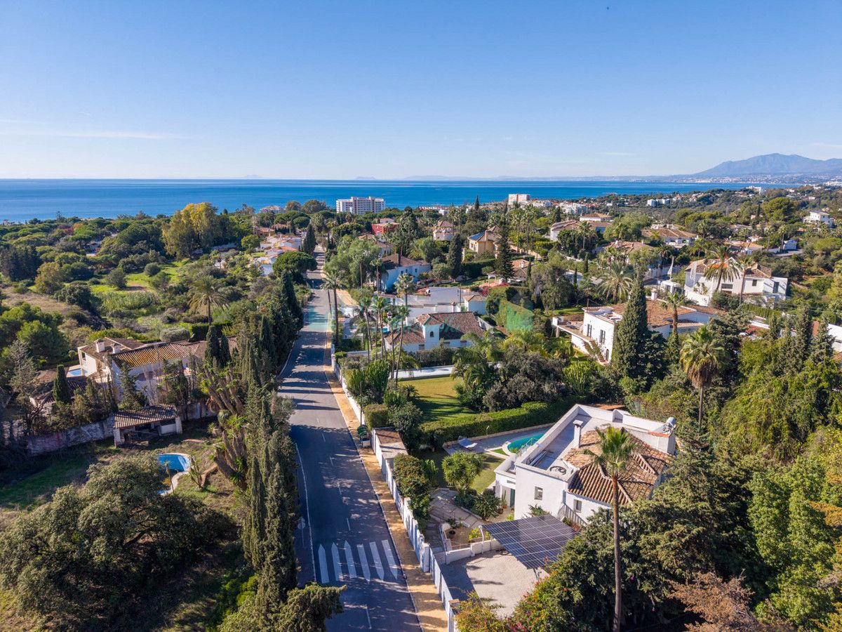 Villa for sale in El Rosario, Marbella East