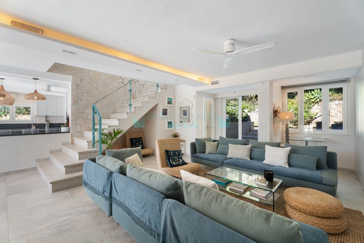 Villa for sale in El Rosario, Marbella East