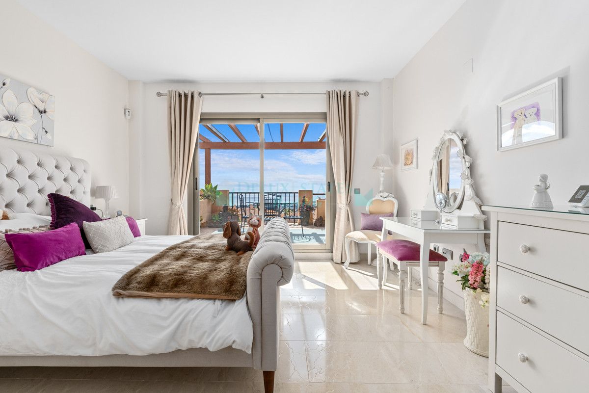 Penthouse for sale in Benahavis