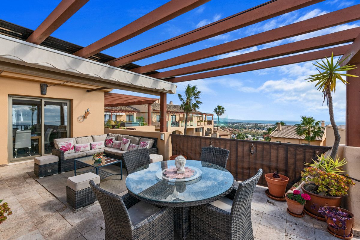 Penthouse for sale in Benahavis