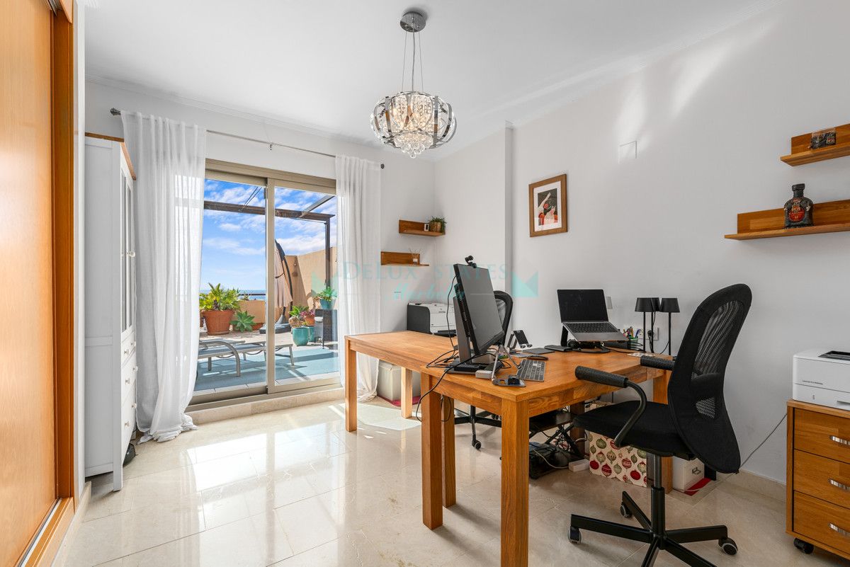 Penthouse for sale in Benahavis