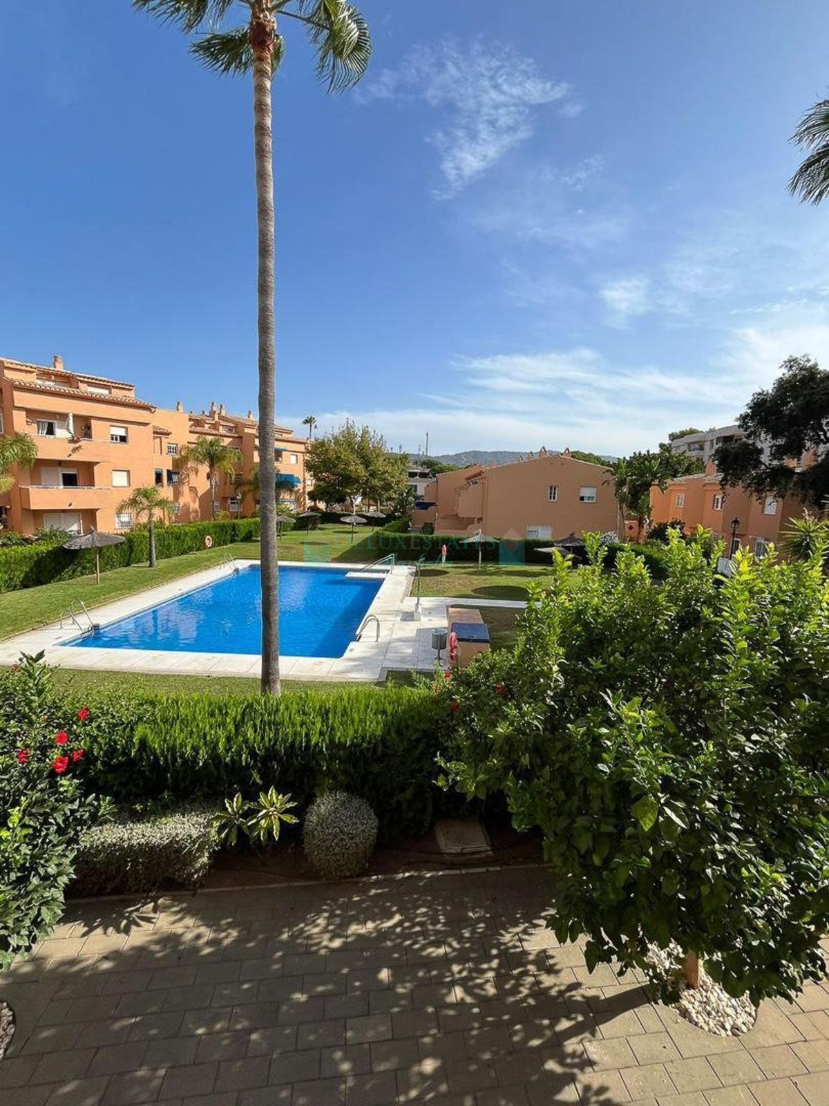 Adosado en venta en Costabella, Marbella Este