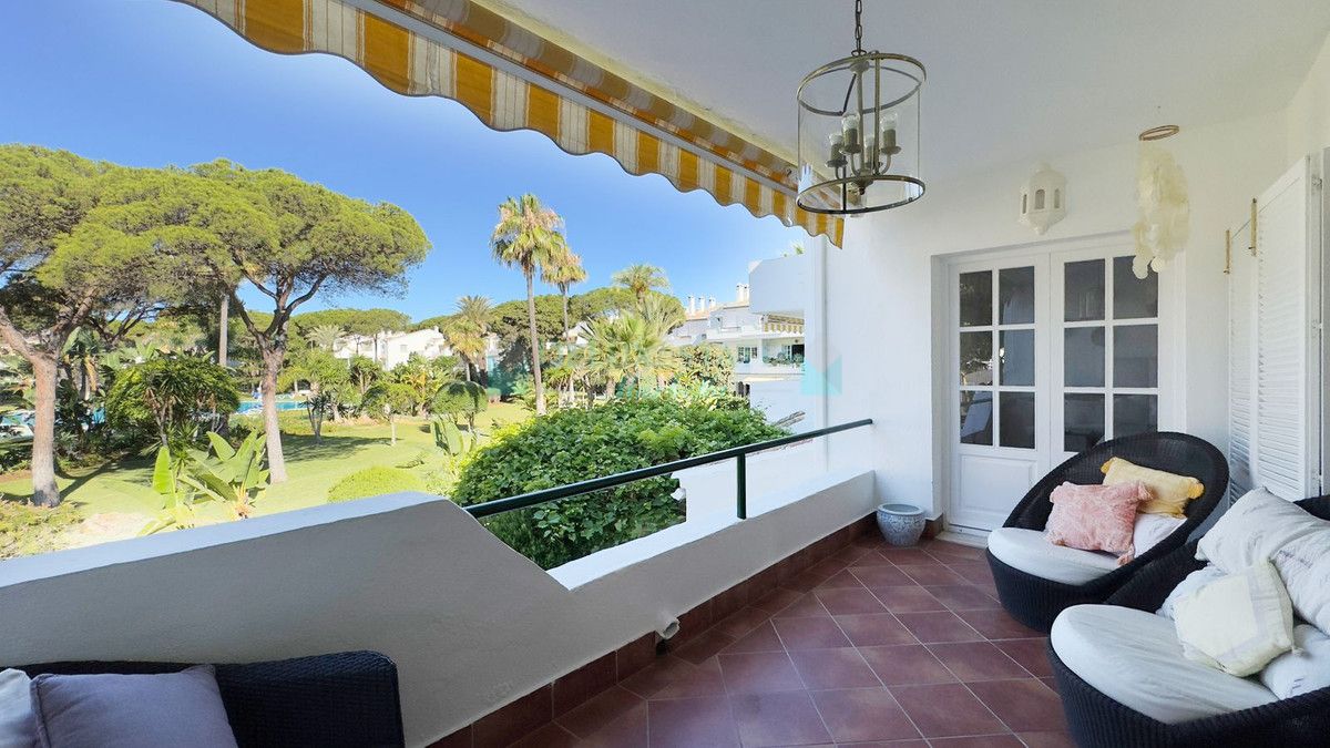 Apartamento en venta en Estepona