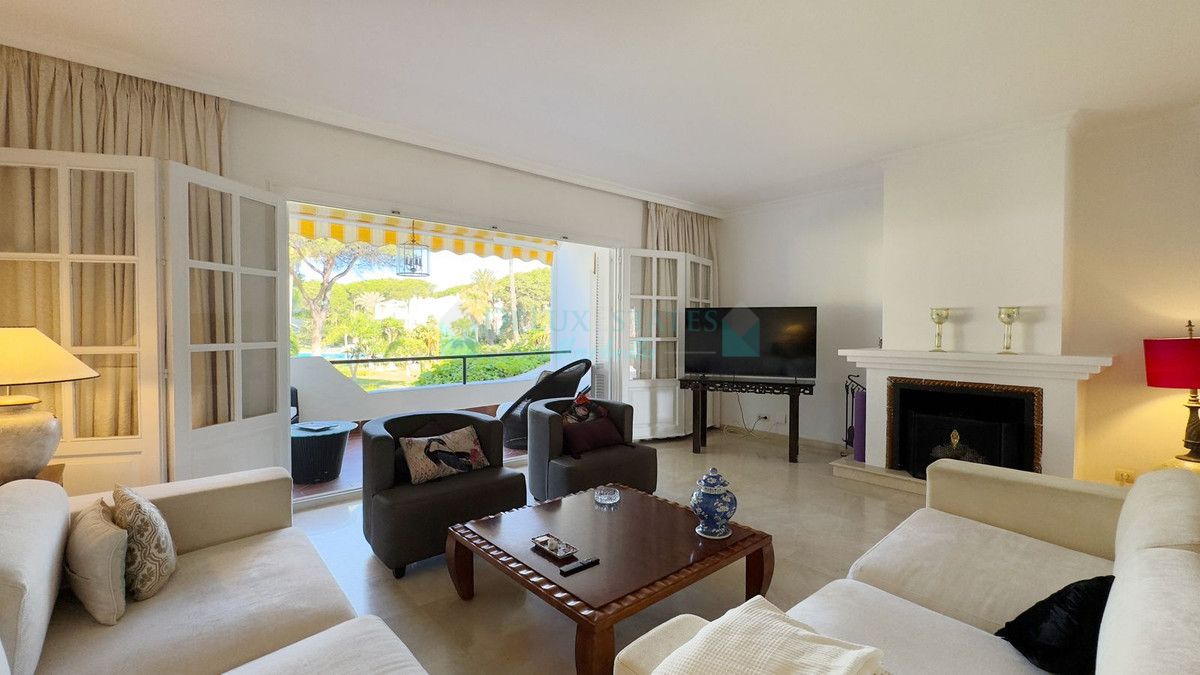 Apartamento en venta en Estepona