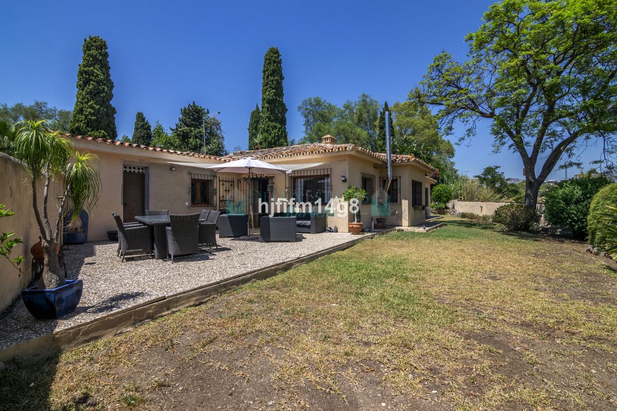 Villa for sale in Benahavis