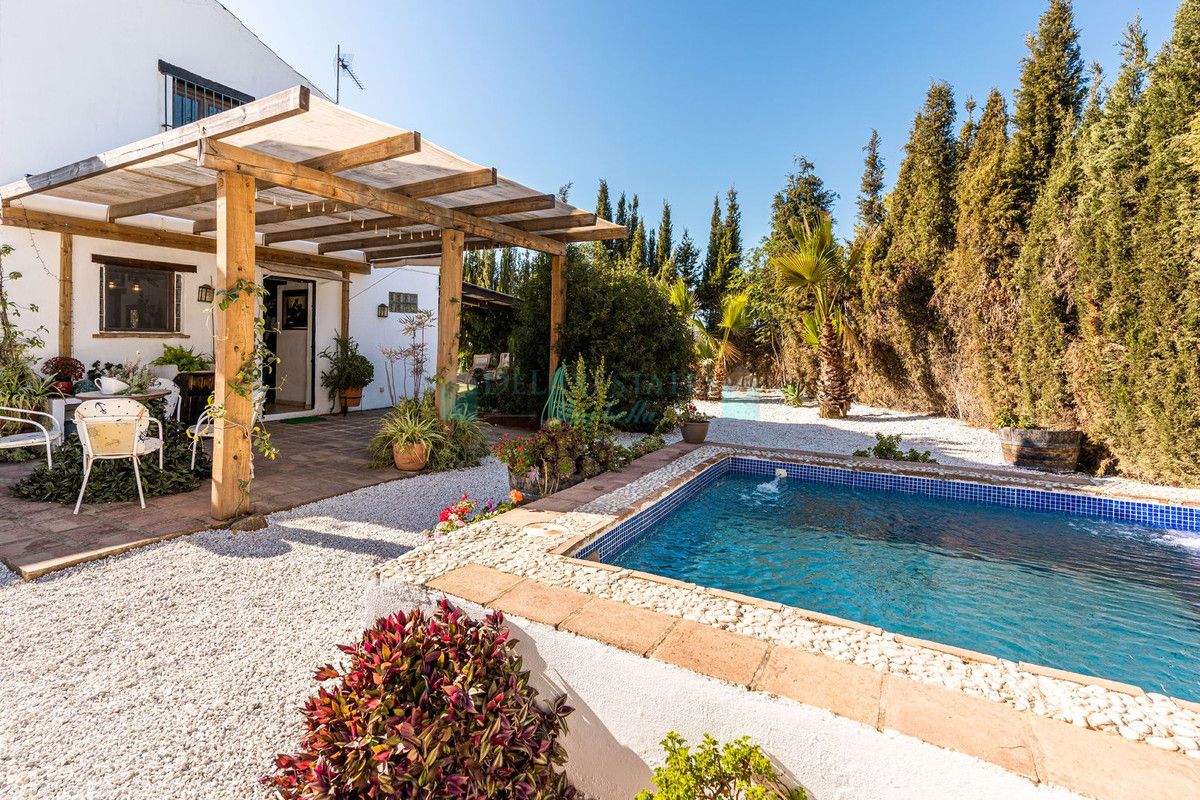 Finca for sale in Estepona