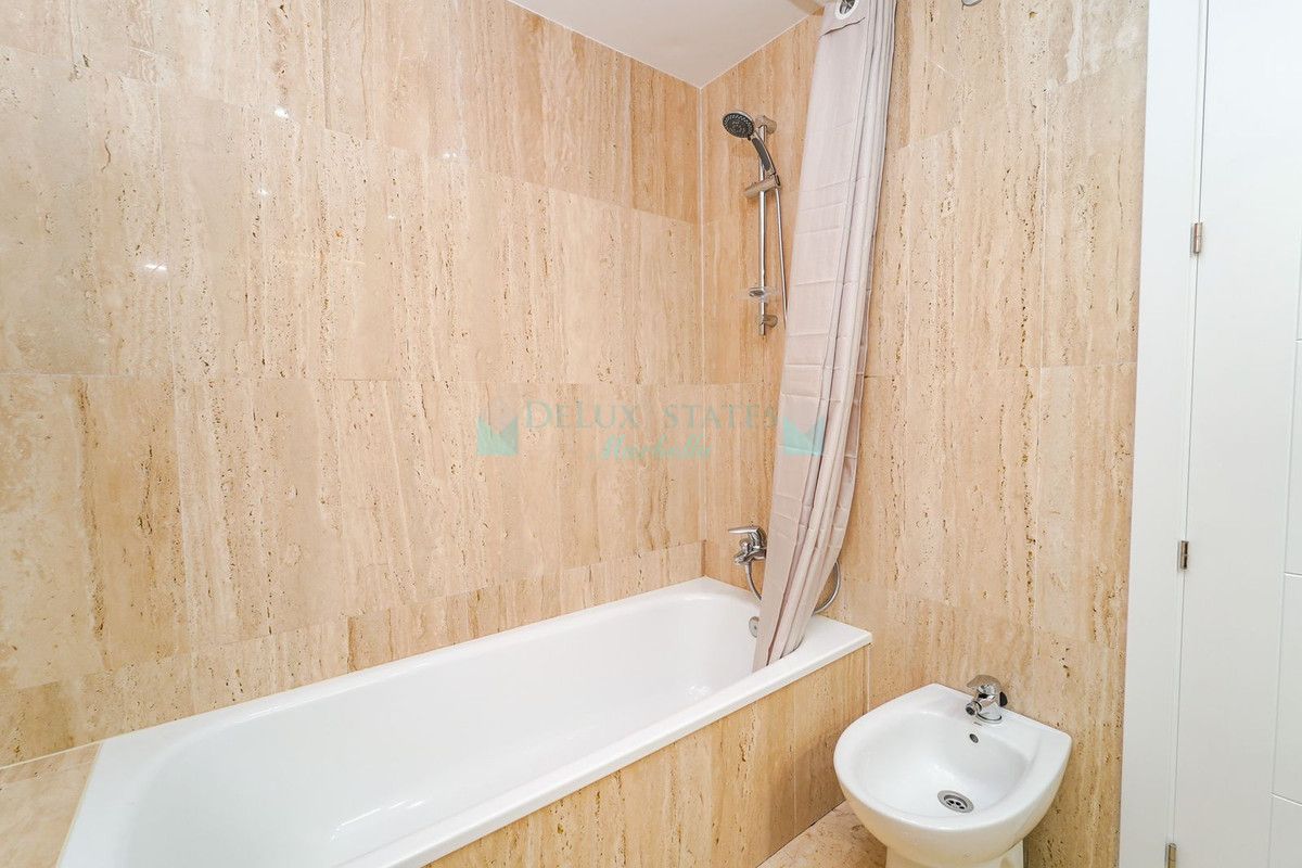 Ático en venta en Elviria, Marbella Este