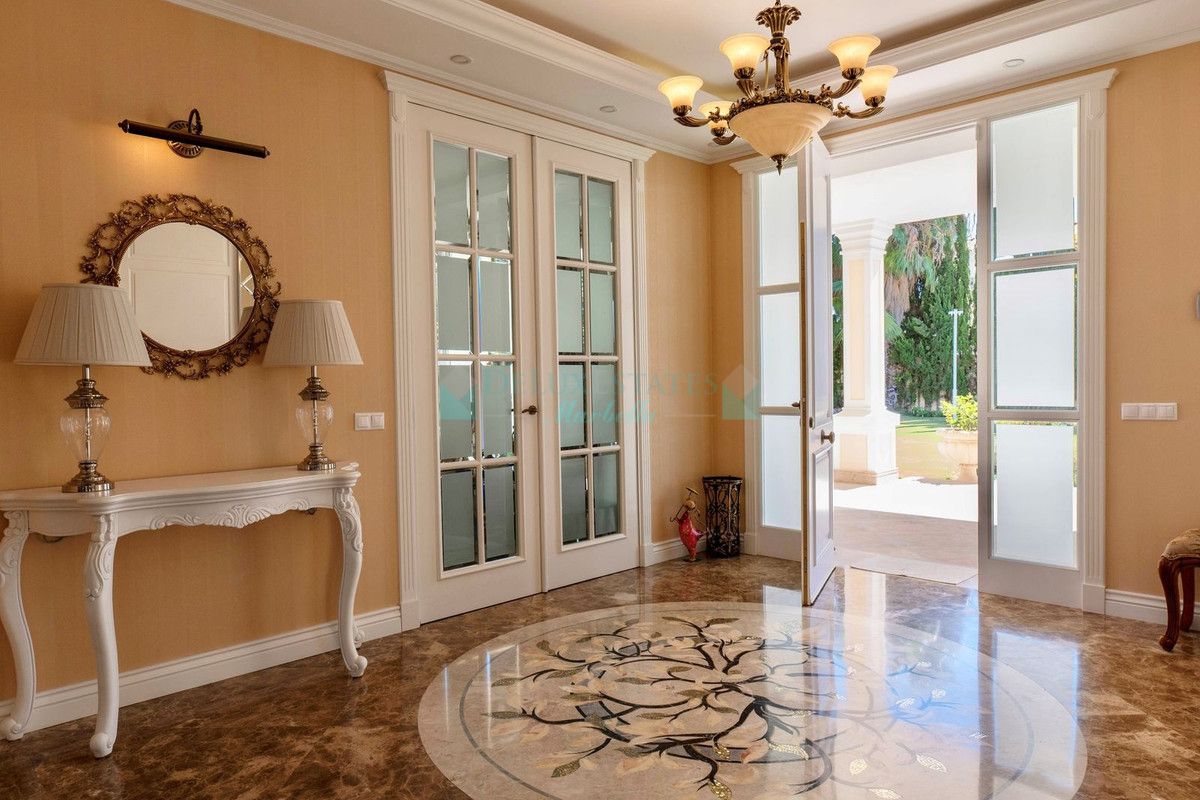 Villa for sale in El Rosario, Marbella East