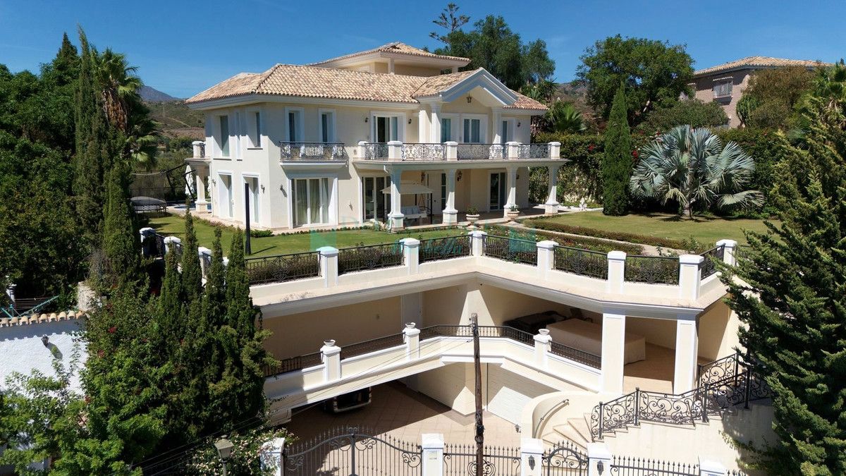Villa for sale in El Rosario, Marbella East