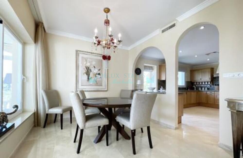 Villa en alquiler en Benahavis