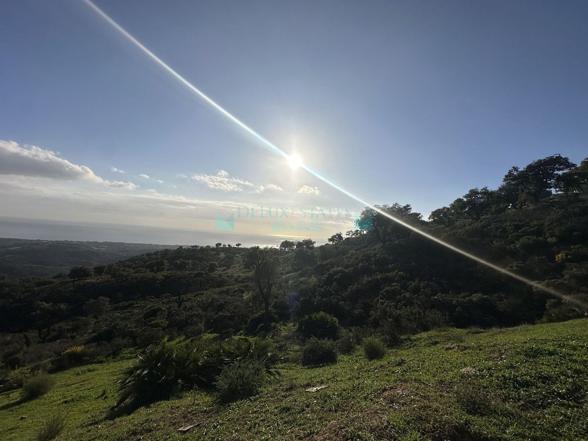 Plot for sale in La Mairena, Marbella East