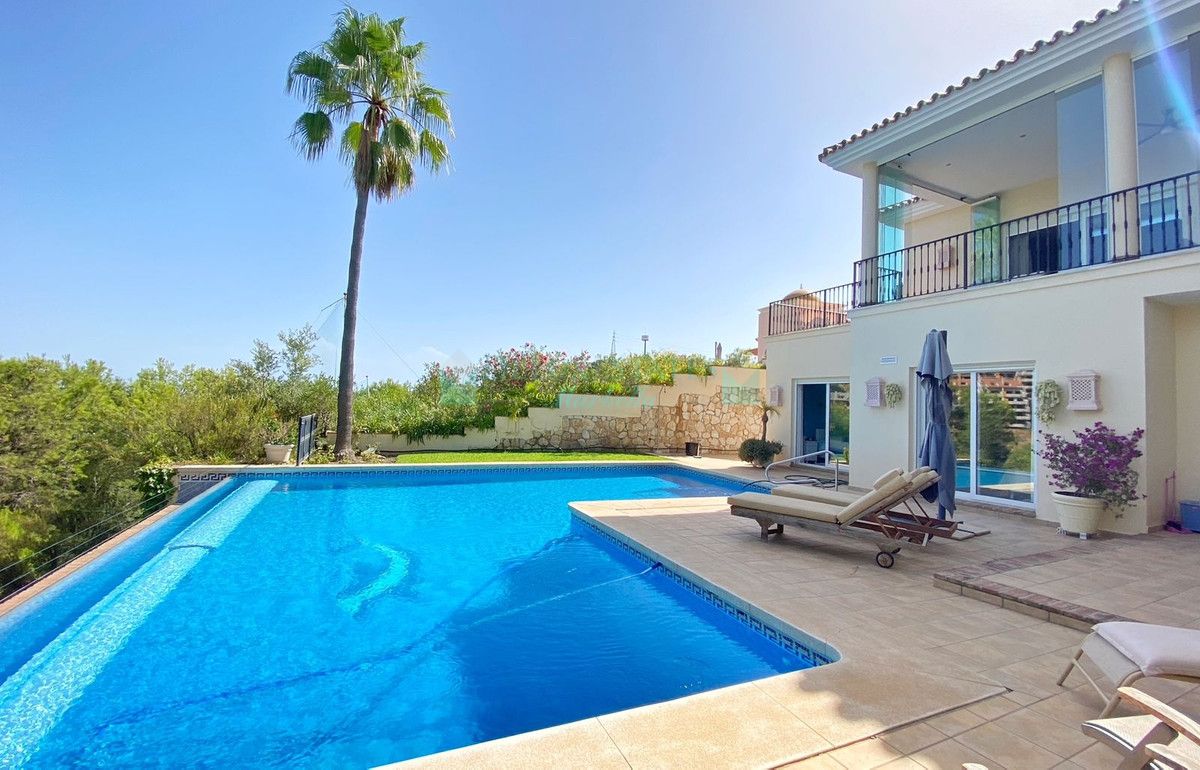 Villa en venta en Elviria, Marbella Este