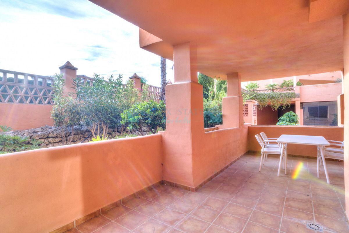 Ground Floor Apartment for sale in Benahavis