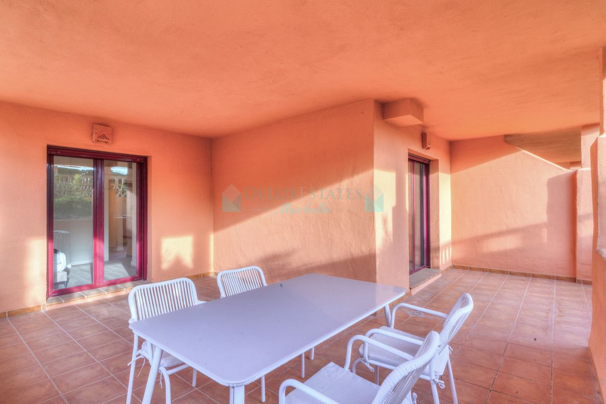 Ground Floor Apartment for sale in Benahavis