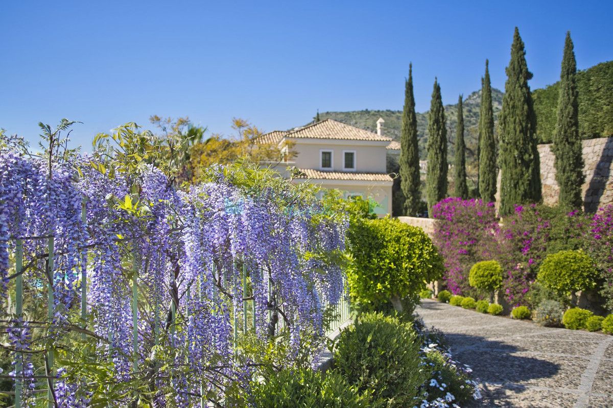Villa for sale in Benahavis