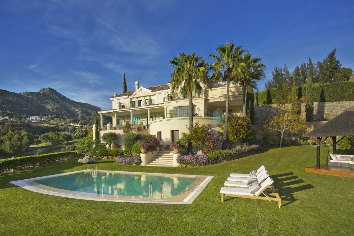 Villa for sale in Benahavis
