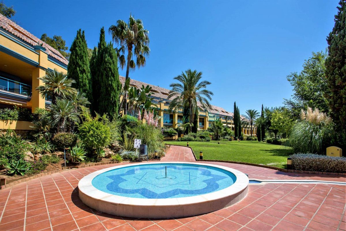 Apartment for sale in Bahia de Marbella, Marbella East