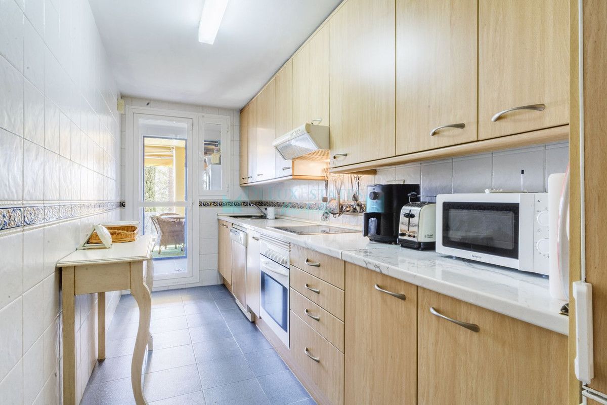 Apartment for sale in Bahia de Marbella, Marbella East