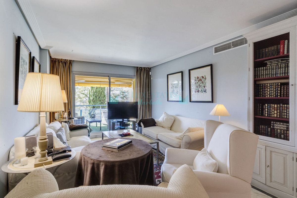 Apartment for sale in Bahia de Marbella, Marbella East