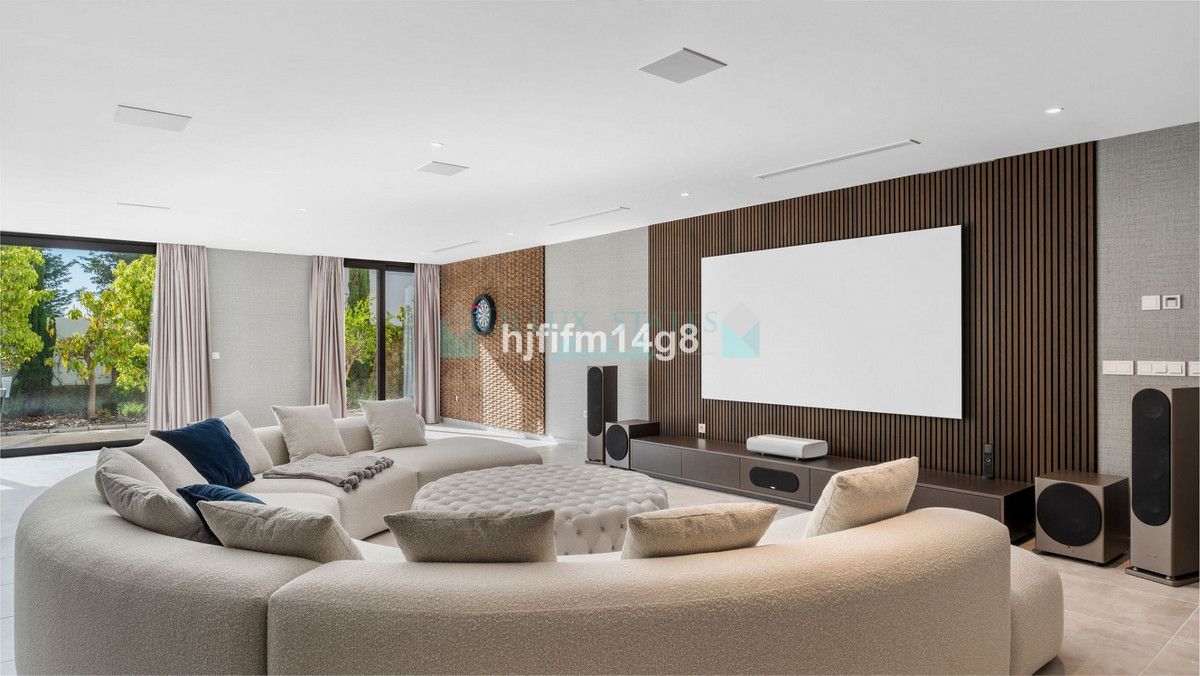 Villa for sale in Los Flamingos, Benahavis