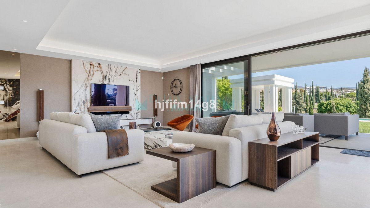 Villa for sale in Los Flamingos, Benahavis