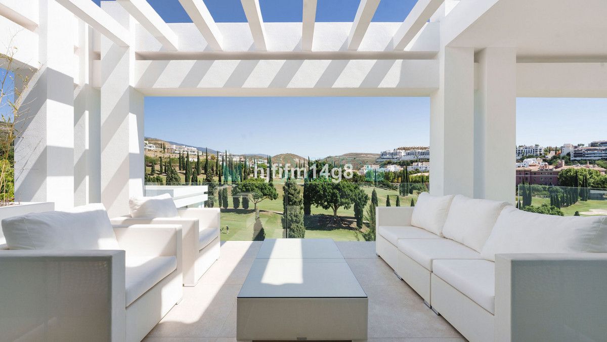 Villa for sale in Los Flamingos, Benahavis