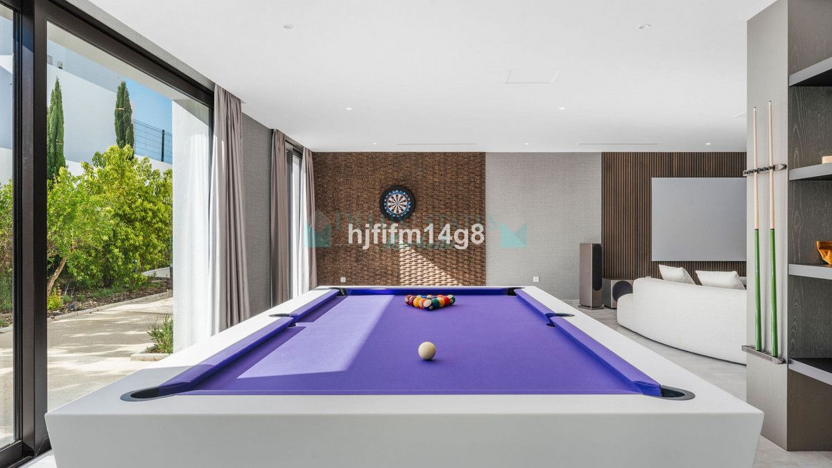 Villa for sale in Los Flamingos, Benahavis