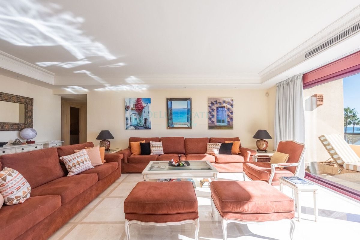 Penthouse for sale in Costalita, Estepona