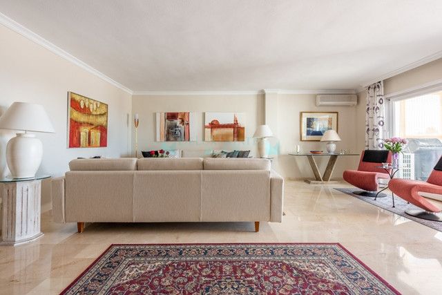 Apartment for sale in Atalaya, Estepona