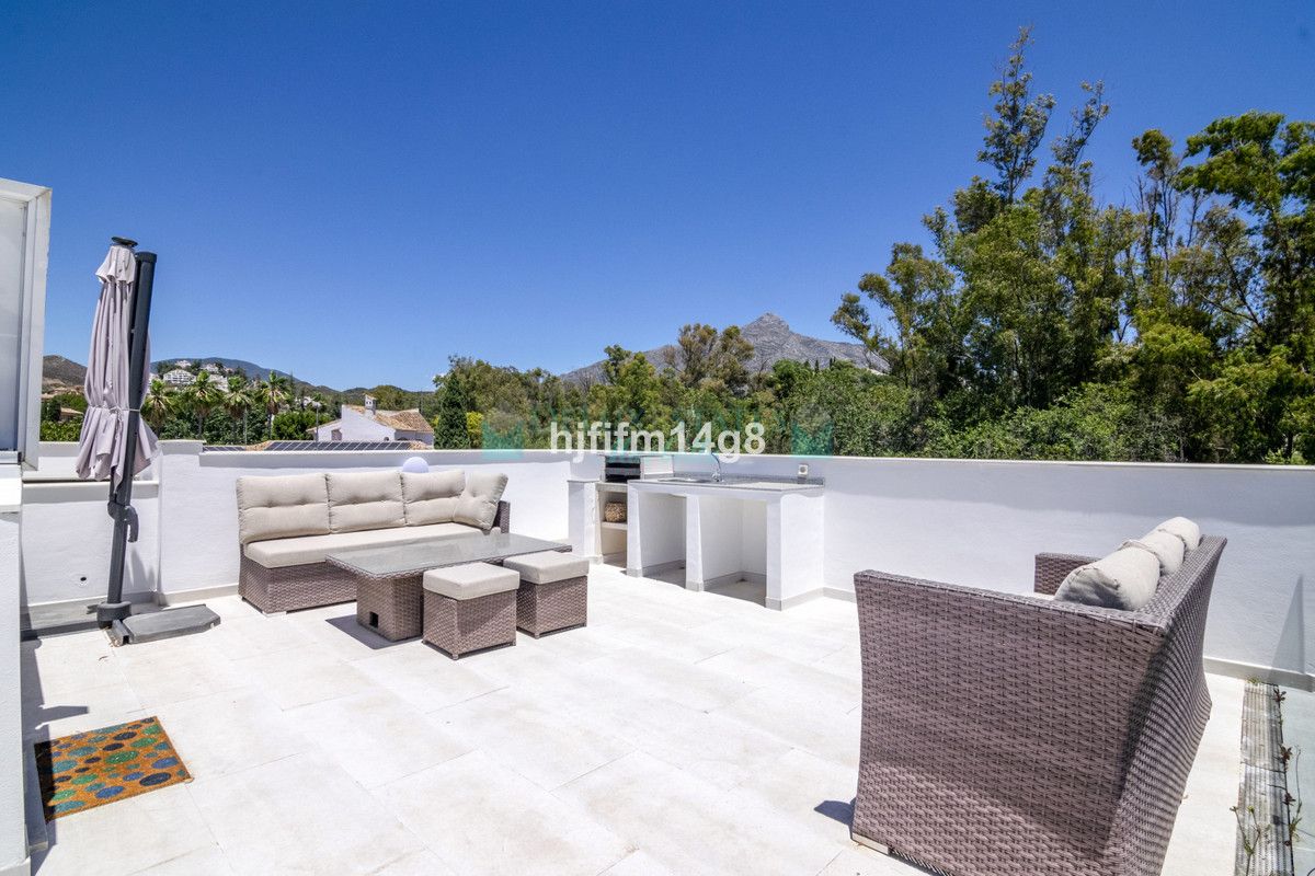 Town House for sale in Nueva Andalucia