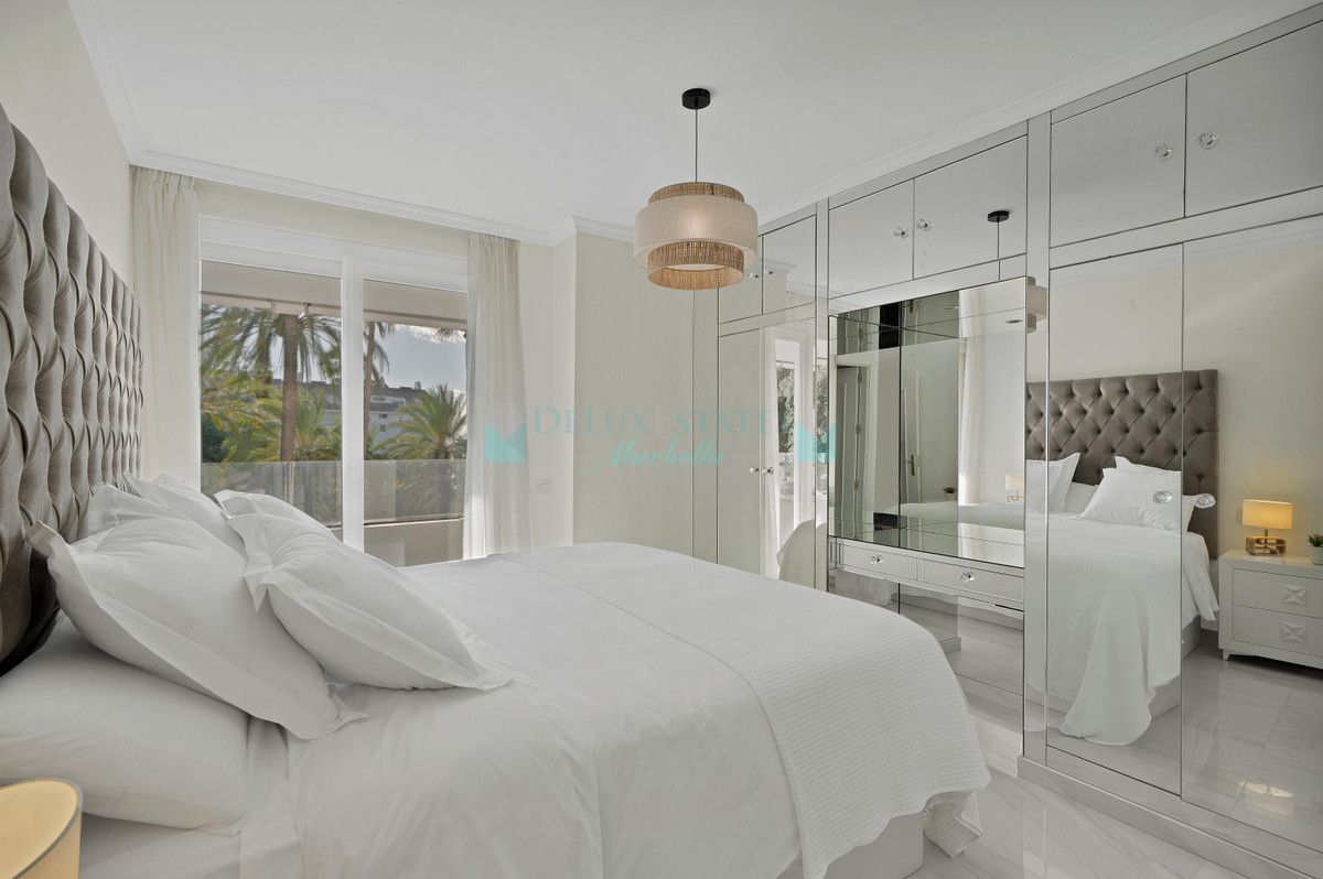 Apartment for rent in Rio Real, Marbella East