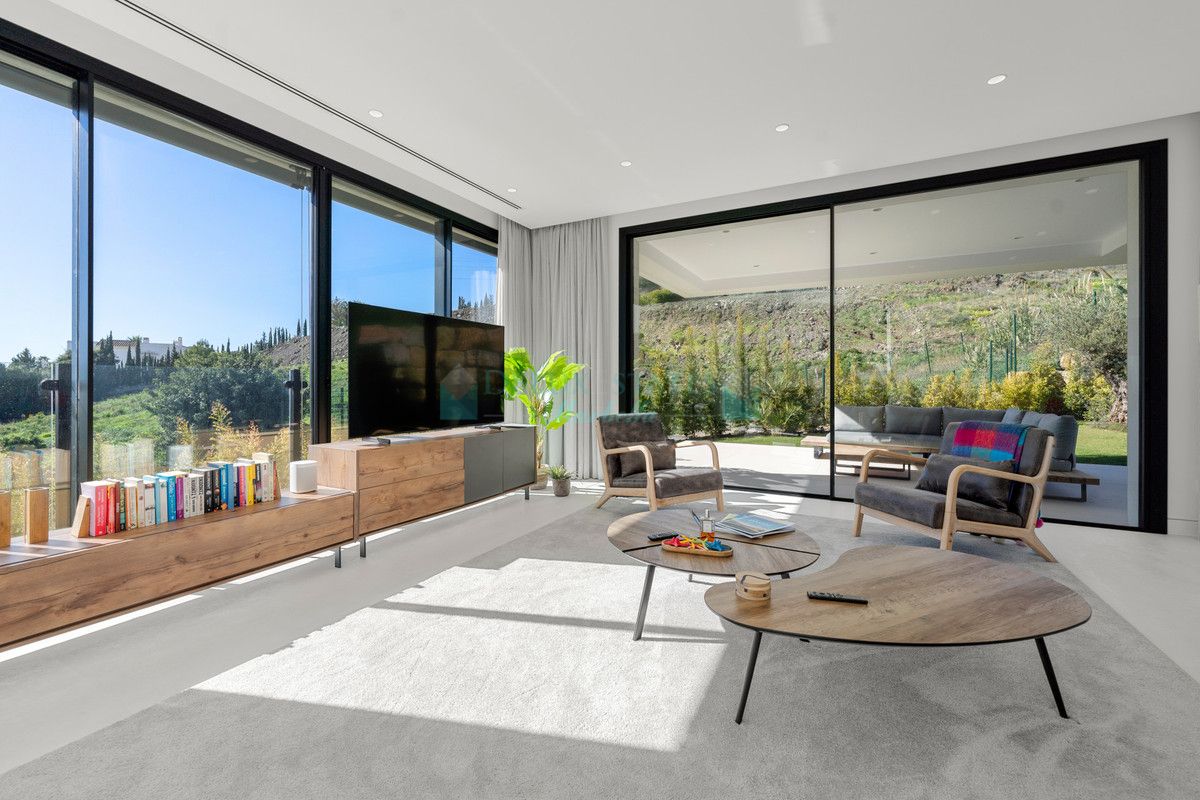 Villa for sale in Benahavis