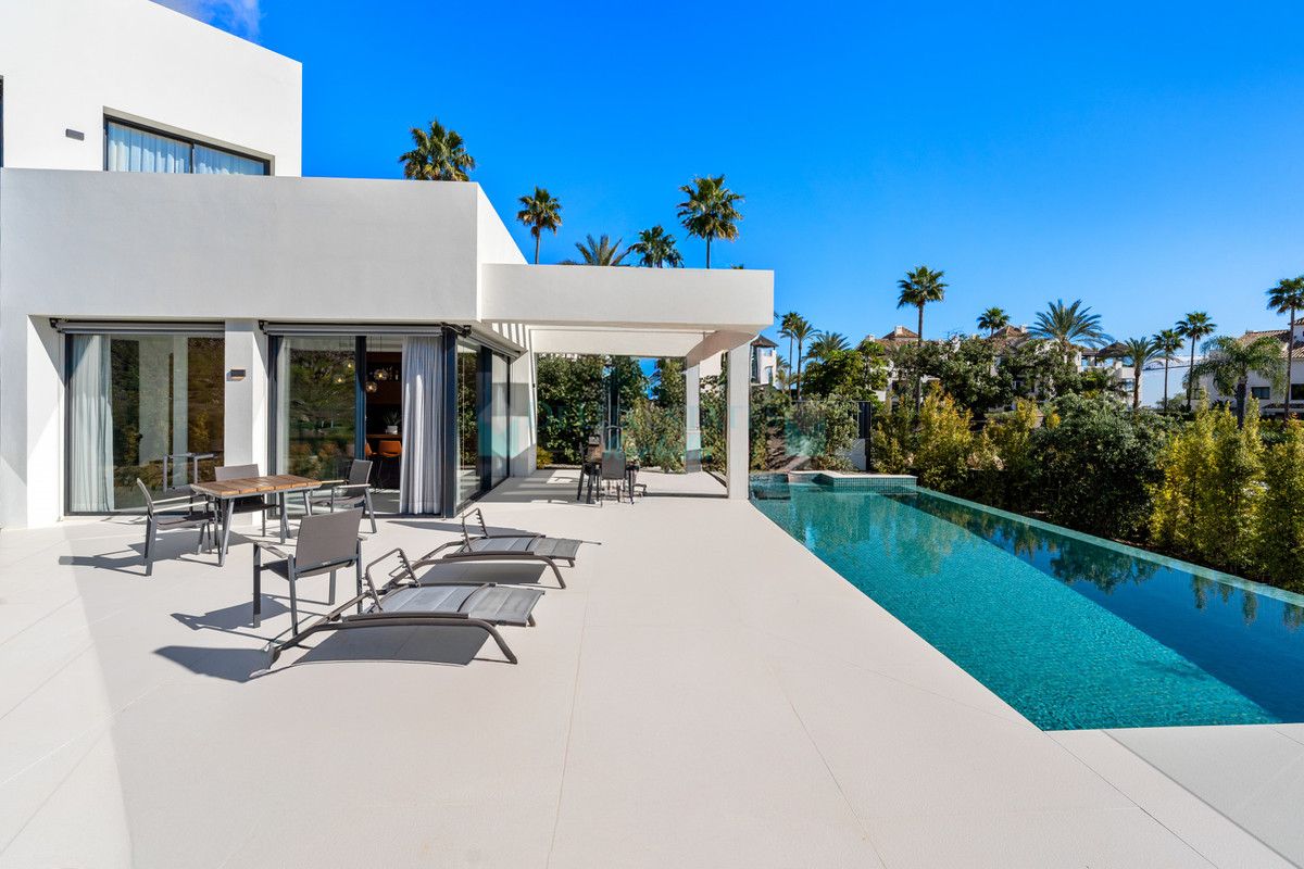 Villa for sale in Benahavis