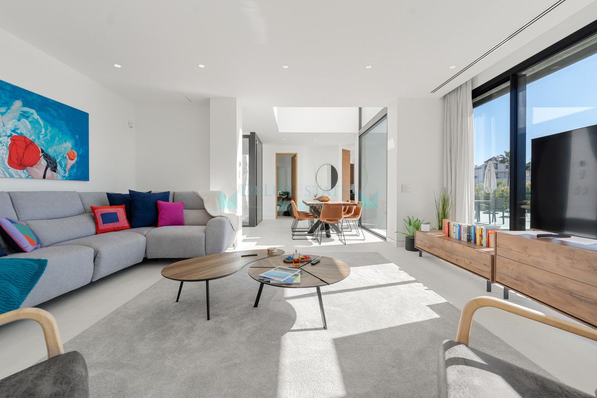 Villa for sale in Benahavis