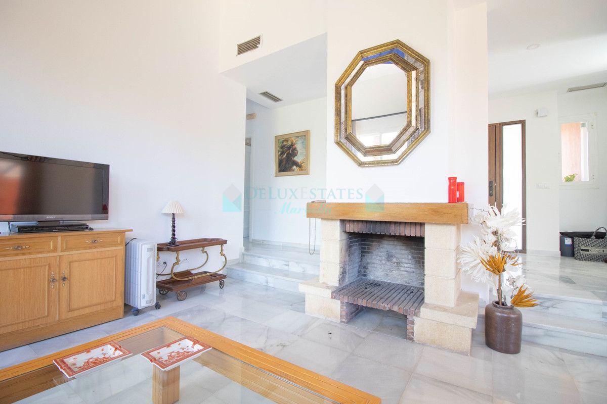 Villa for sale in Nueva Andalucia