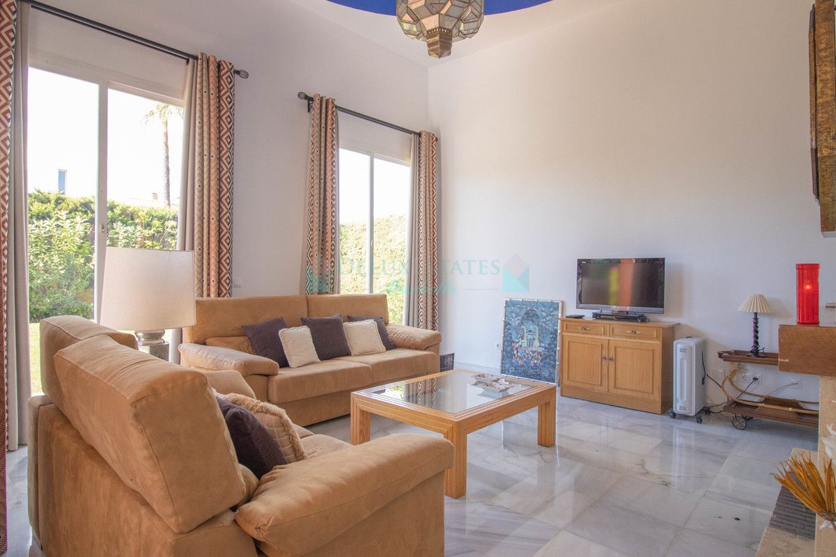 Villa for sale in Nueva Andalucia