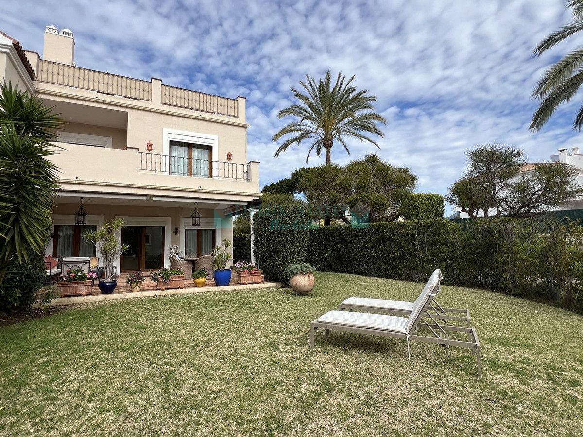 Town House for sale in El Paraiso, Estepona