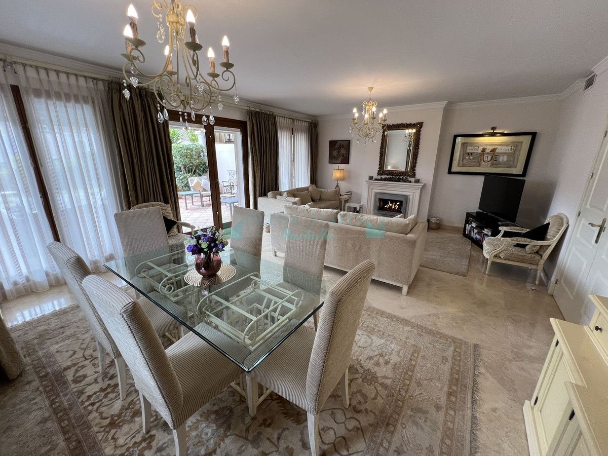 Town House for sale in El Paraiso, Estepona